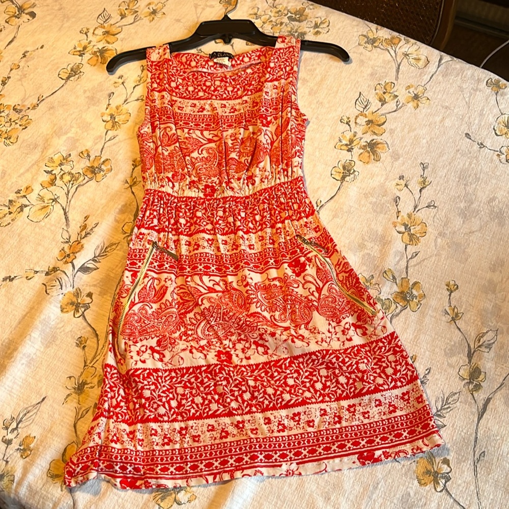 LA Class Patterned Dress with Zippered Pockets Size Small